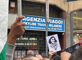 Milano, corteo per Palestina: spunta Anna Frank con la kefiah