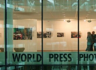 L’Ungheria vieta ai minori la visita del World Press Photo per la presenza di immagini Lgbtq+