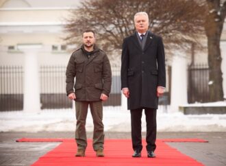 Ucraina, Zelensky è arrivato a sorpresa in Lituania