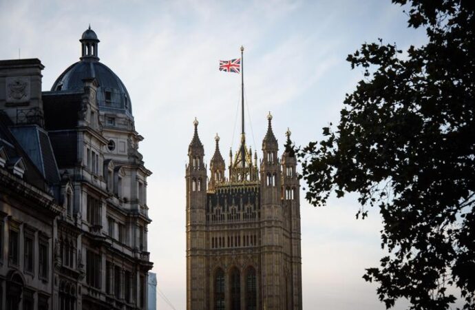 Londra: “Il palazzo di Westminster freddo e cade a pezzi”