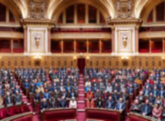 Francia, il Senato rende l’aborto un diritto costituzionale