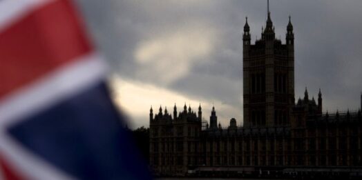 GB: fondi al NHS contro diseguaglianze, scetticismo su ripresa produttiva