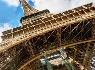 Francia: prosegue lo sciopero alla Tour Eiffel, ancora chiusa