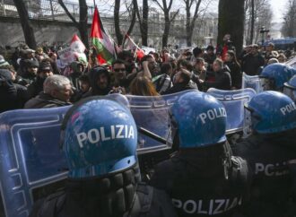 Cortei pro Palestina a Napoli e Torino, tensioni e feriti