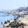 I coloni ebrei puntano sulla spiaggia di Gaza