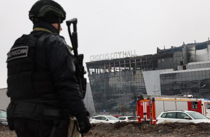 Russia: “Kiev ha finanziato i terroristi”. Is: “Colpire ovunque nel mondo”