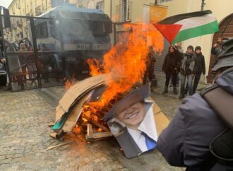 G7, corteo di protesta a Torino: manifestanti bloccano tangenziale