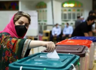 Iran, seggi aperti: duello tra conservatori o ribaltamento riformista?