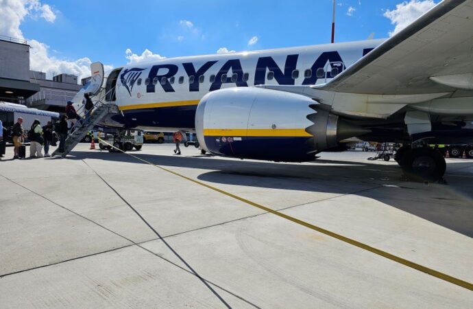 Volo Berlino-Milano, forti turbolenze e atterraggio di emergenza, 9 feriti