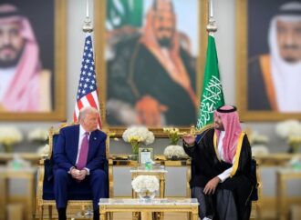 Trump inizia dall’Arabia Saudita, il suo tour miliardario nel Golfo
