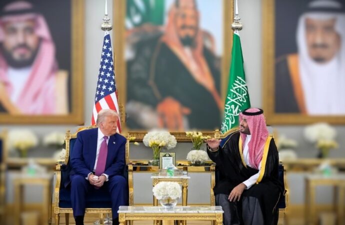 Trump inizia dall’Arabia Saudita il suo tour di scambio miliardario nel Golfo