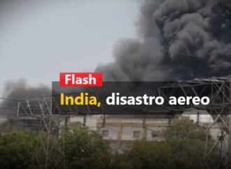 India, volo per Londra si schianta dopo il decollo, 242  persone a bordo
