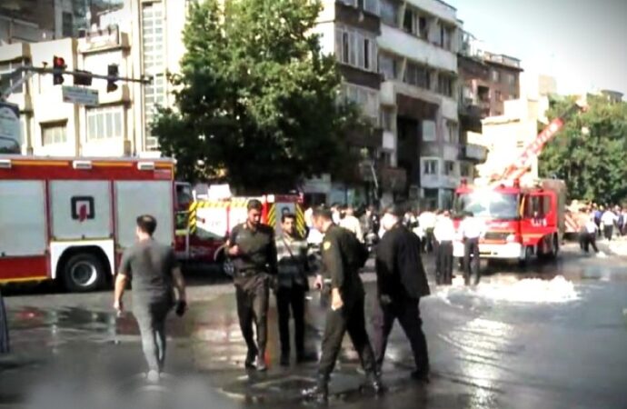 Israele colpisce Teheran, la capitale in fiamme