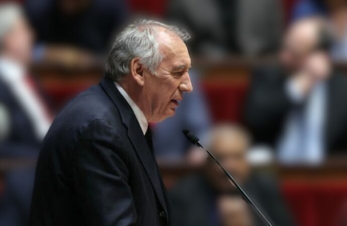 Francia: Bayrou, da 50 anni nessuna manovra finanziaria equilibrata