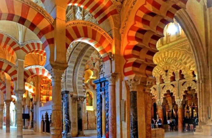 Spagna, maxi incendio nella Moschea-Cattedrale di Cordova