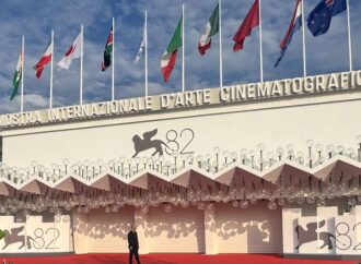 Inaugurazione cinema Venezia, la protesta contro Israele vince sul Glamour