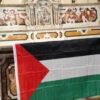 Prete espone bandiera palestinese sull’altare: “Vangelo ci dice di schierarci”
