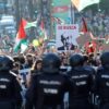 Madrid, protesta proPal, scontri e cariche. Annullata ultima tappa della Vuelta