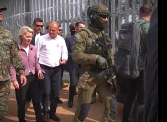 Tusk e von der Leyen al confine polacco: l’Ue spinge sui fondi per la difesa