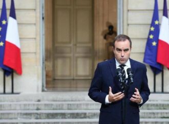 Francia, Macron riconferma Lecornu Premier: “Accetta per dovere”