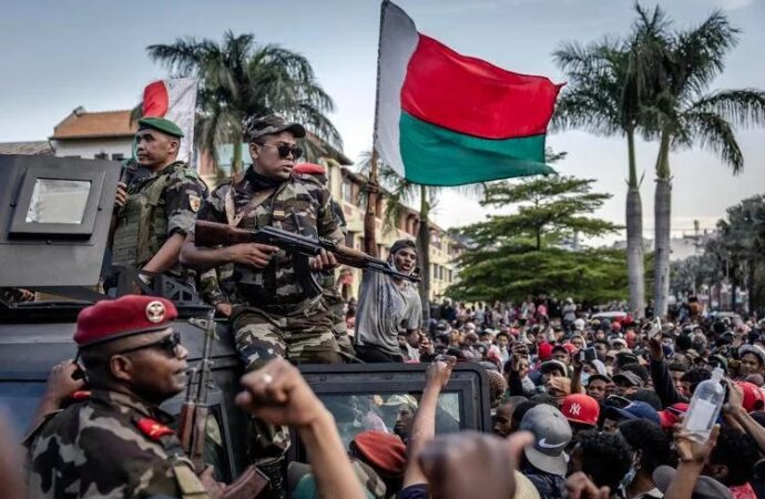 Madagascar, esercito partecipa alle proteste. Il presidente: “Tentativo di golpe”