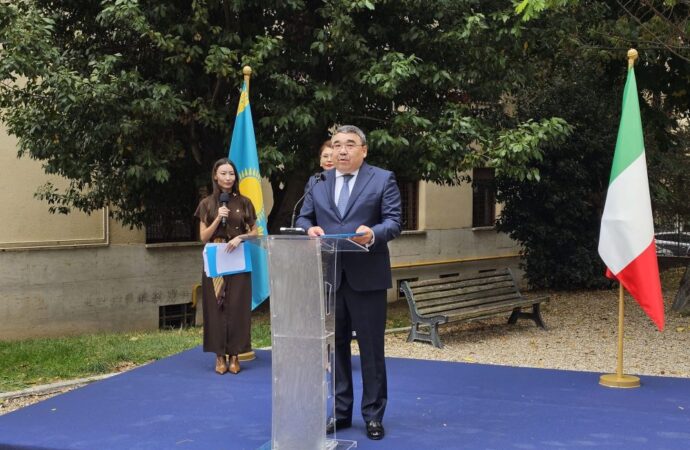 Inaugurato a Roma il busto di Abaj Kunanbaev, padre della letteratura kazaka