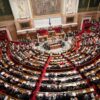 Francia, assemblea nazionale approva sospensione riforma pensione