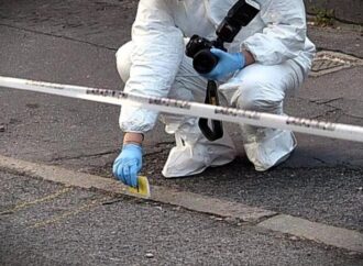 Napoli, spari contro un gruppo di ragazzi ucciso un 18enne