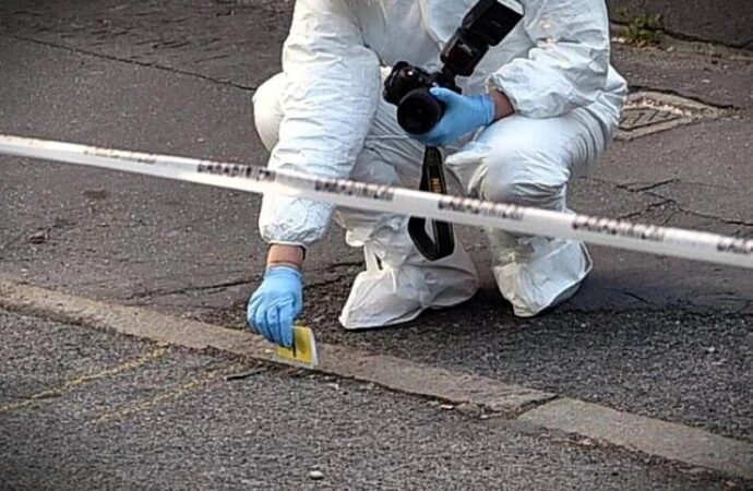 Napoli, spari contro un gruppo di ragazzi ucciso un 18enne