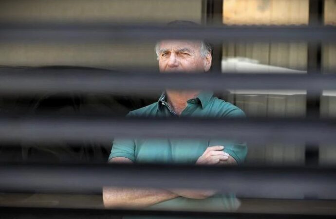 Brasile, Bolsonaro lascia il carcere, trasferito in ospedale per intervento