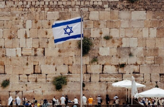 Netanyahu in nome della riconciliazione, chiede la grazia: fuga dalla Giustizia?