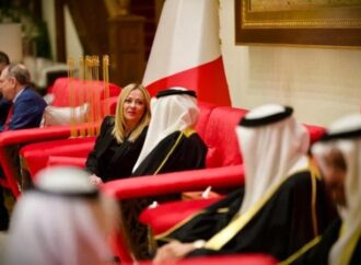 Bahrein, Meloni e l’incontro con il re Al-Khalifa: focus su Medio Oriente e Ucraina