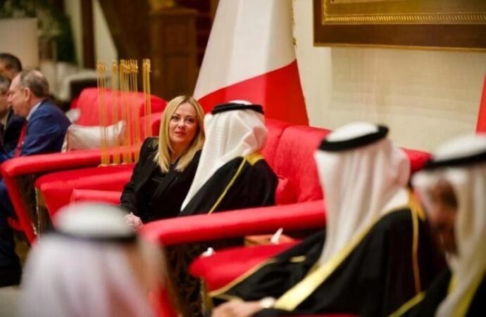 Bahrein, Meloni e l’incontro con il re Al-Khalifa: focus su Medio Oriente e Ucraina