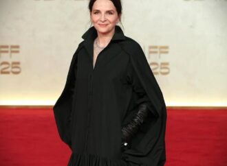 Juliette Binoche a Jeddah: “Il mondo ha bisogno delle storie delle donne arabe”