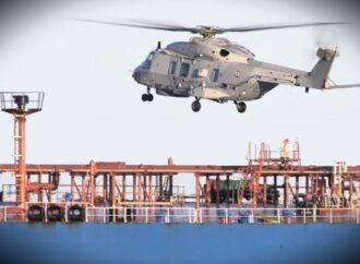 Francia, Macron: “Fermata una nave petroliera russa nel Mediterraneo”