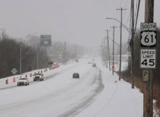 Usa, tempesta di neve e ghiaccio, oltre 12mila voli cancellati