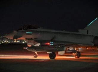 Siria, raid franco-britannica contro strutture Isis vicino Palmira