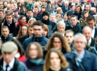 Italia, entrano nel paniere Istat uniformi scolastiche, antifurti casa e software