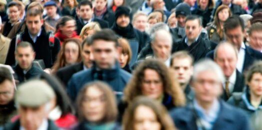 Italia, entrano nel paniere Istat uniformi scolastiche, antifurti casa e software