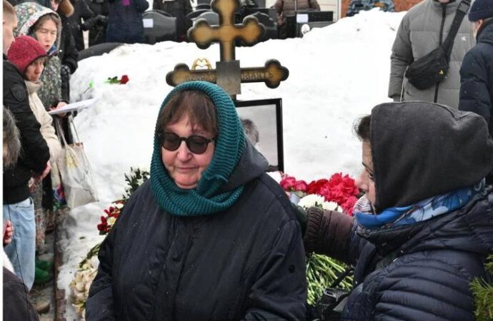 Navalny avvelenato? Madre chiede giustizia. Il Cremlino: “Tesi infondata”