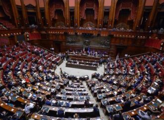 Ucraina, Governo pone fiducia sul decreto. scontro tra Vannacci e la Lega
