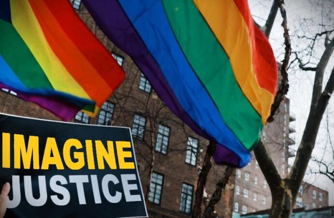 New York, rimossa bandiera arcobaleno del Pride dal monumento di Stonewall