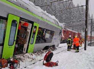 Svizzera, treno deraglia nel canton vallese: 5 i feriti